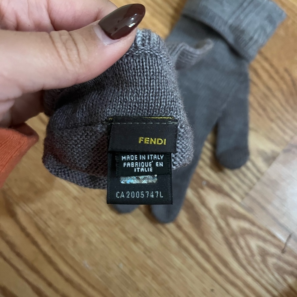 Fendi gloves - Picture 3 of 5